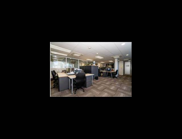1,124M² OFFICE TO LET IN KENILWORTH